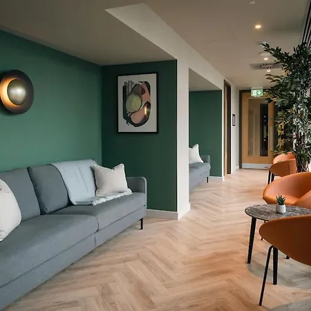 Large Luxurious In 18 Дублин